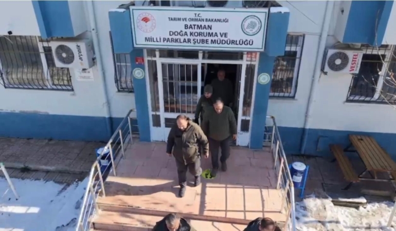 batmanda-dogadaki-yaban-hayvanlarina-ozel-yem-dagitimi-yapildi-2Ybz3NPs.jpg