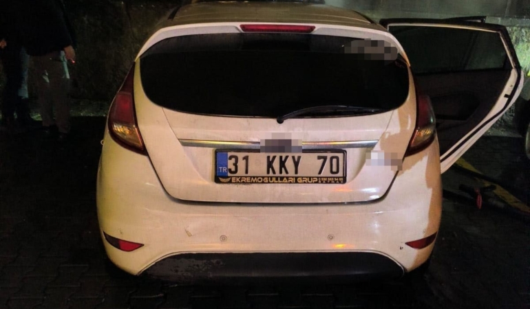 batmanda-park-halindeki-arac-alev-alev-yandi-aAQE9Hli.jpg