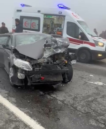 batmanda-zincirleme-trafik-kazasi-2-agir-yarali-14-kisi-hastaneye-kaldirildi-Q9hsCxCM.jpg
