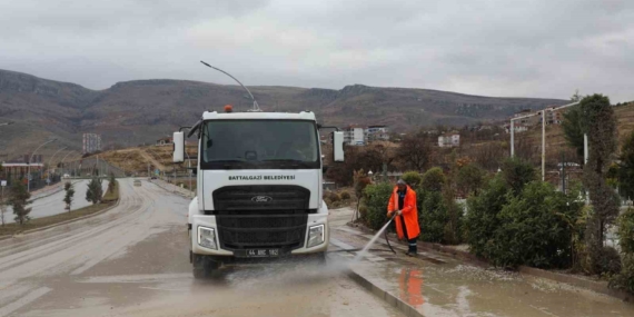 Battalgazi Belediyesi Pınarbaşı Göleti Çevresinde Kapsamlı Temizlik Çalışmaları