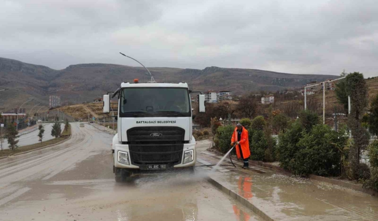 battalgazi-belediyesi-pinarbasi-goleti-cevresinde-kapsamli-temizlik-calismalari-Es1QwCXW.jpg