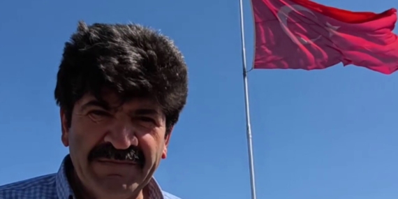 Bayrak Adam: Vatan Sevdasıyla Her Tepede Bir Bayrak