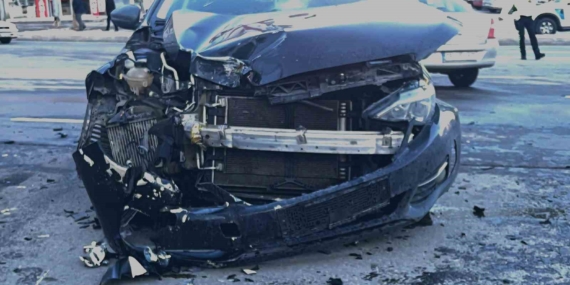 Bitlis’te Otomobil ve Motosiklet Kafa Kafaya Çarpıştı: 1 Yaralı!