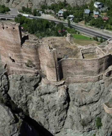 buyuleyici-enguzekkapi-kalesi-bin-yillik-ihtisami-ile-ziyaretcilerini-bekliyor-x7bVgIm8.jpg