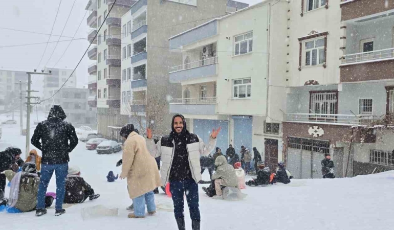 cermikte-kar-yagisi-cocuklarin-sevinci-zirveye-ulasti-lyYAfs34.jpg