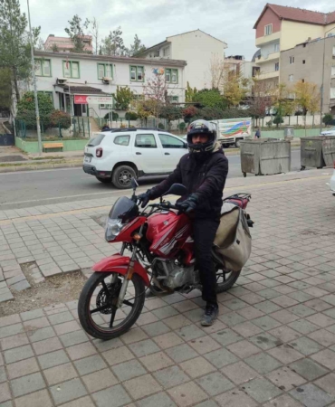 ceza-aldi-motosiklet-suruculerine-kask-takmanin-onemi-uzerine-uyari-yapti-21nAAGaj.jpg