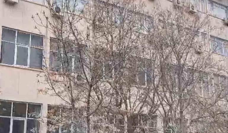 dicle-universitesinde-catidan-indirilen-intihar-girisimcisi-44iQQjte.jpg