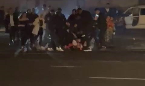 Diyarbakır Düğününde Şok: Damat Yerde Yatan Şahsı Korudu