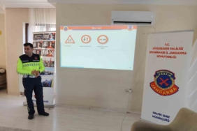 diyarbakir-trafik-ekiplerinden-emniyet-kemeri-takmanin-onemi-egitimleri-adfYuF9a.jpg