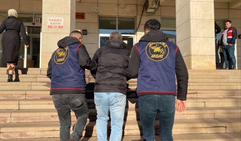 diyarbakirda-120-hukumlu-yakalandi-kesinlesmis-hapis-cezalari-ile-operasyon-EJGz2BeJ.jpg