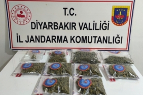diyarbakirda-25-kilo-esrar-yakalandi-uyusturucu-operasyonu-basariyla-tamamlandi-HTNyxYER.jpg