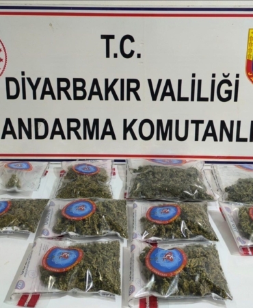 diyarbakirda-25-kilo-esrar-yakalandi-uyusturucu-operasyonu-basariyla-tamamlandi-HTNyxYER.jpg
