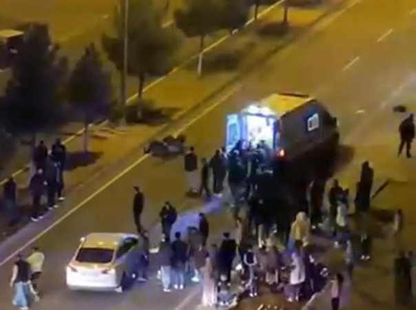 diyarbakirda-arac-ile-motosiklet-carpismasi-1-kisi-yaralandi-H2liTPRJ.jpg