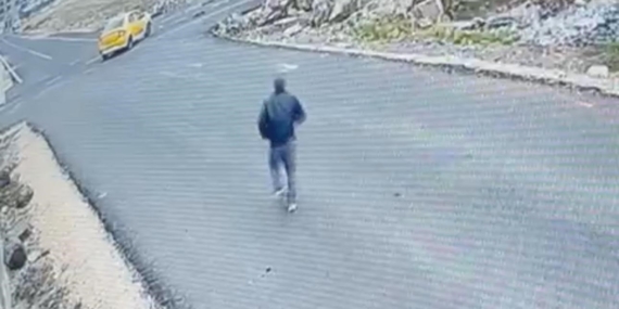 Diyarbakır’da İki Ticari Taksinin Çarpışma Anı Güvenlik Kamerasında Görüntülendi