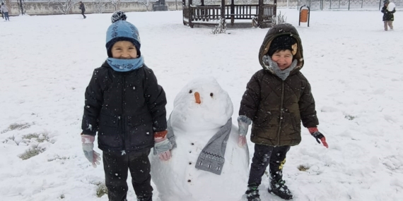 Diyarbakır’da Karın Getirdiği Neşe: Çocuklar Sokaklarda Oynuyor