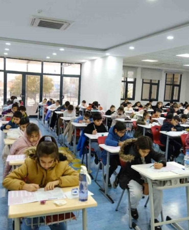diyarbakirda-matematik-sinavina-3-bin-basvuru-ogrenciler-buyuk-ilgi-gosterdi-B7adEPv8.jpg