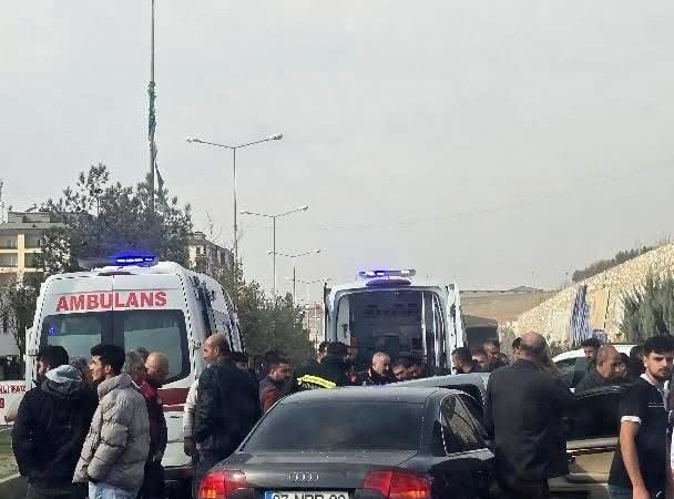 diyarbakirda-otomobil-kazasi-4-kisi-yaralandi-wJhrIJwv.jpg