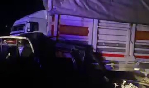 Diyarbakır’da Pikap Tırın Arkasından Çarptı: 1 Kişi Yaralandı