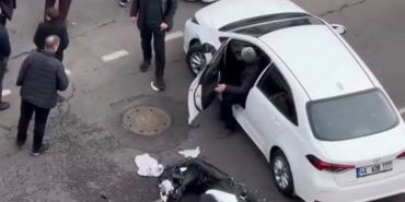 diyarbakirda-trafik-kazasi-motosikletli-kuryenin-yaralanma-ani-B9S83ZLE.jpg