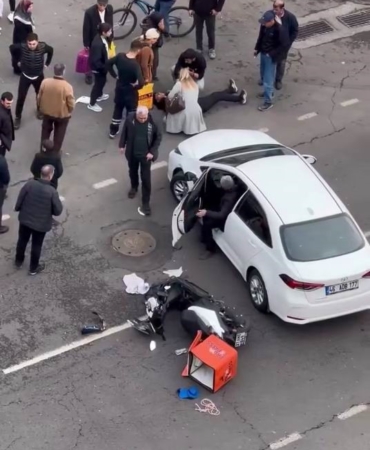 diyarbakirda-trafik-kazasi-motosikletli-kuryenin-yaralanma-ani-B9S83ZLE.jpg