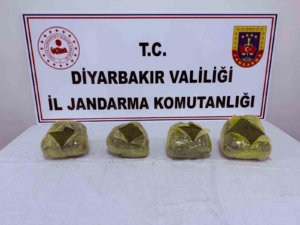 diyarbakirda-uyusturucu-operasyonunda-38-kilo-esrar-yakalandi-LkGdpg1Q.jpg