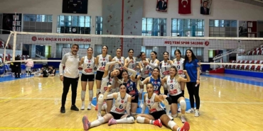 elazig-belediyespor-kadin-voleybol-takimi-deplasmanda-kazanarak-dondu-RdIaiemb.jpg