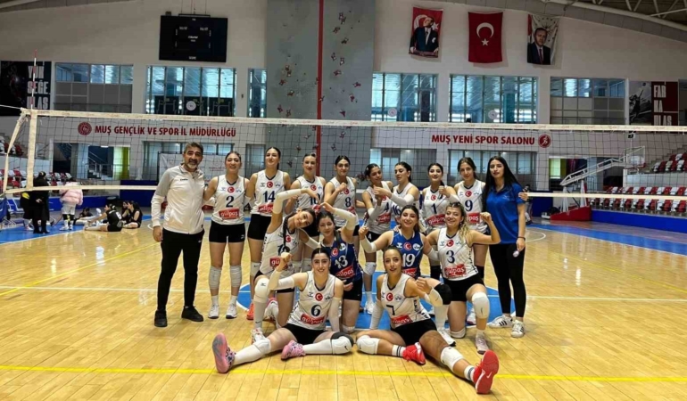 elazig-belediyespor-kadin-voleybol-takimi-deplasmanda-kazanarak-dondu-RdIaiemb.jpg