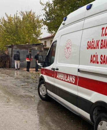 elazigda-cati-yangini-dumandan-etkilenen-bir-kisi-hastaneye-kaldirildi-e6x2elSW.jpg