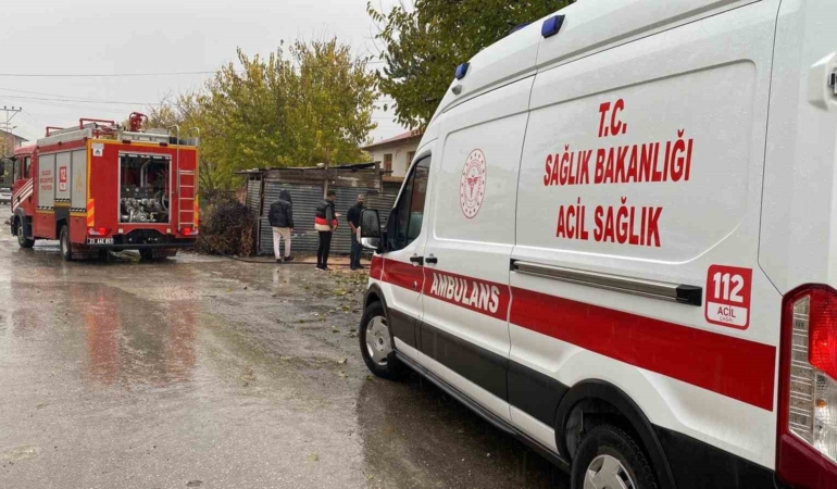 elazigda-cati-yangini-dumandan-etkilenen-bir-kisi-hastaneye-kaldirildi-e6x2elSW.jpg