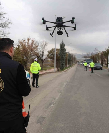 elazigda-dron-ile-tespit-edilen-kurallara-uymayan-suruculer-pHBtOx86.jpg