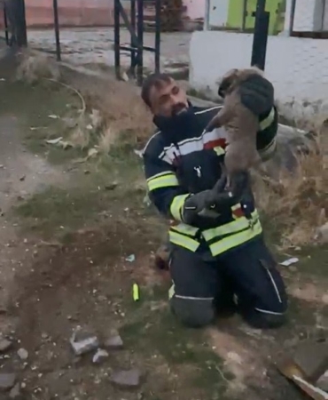 elazigda-duygusal-kurtarma-operasyonu-umutlar-yeniden-yeserdi-MzxwyNVQ.jpg