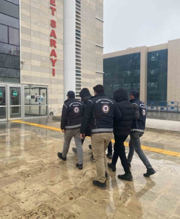 elazigda-gocmen-kacakciligi-operasyonunda-16-yabanci-uyruklu-yakalandi-VYnwjCJ9.jpg