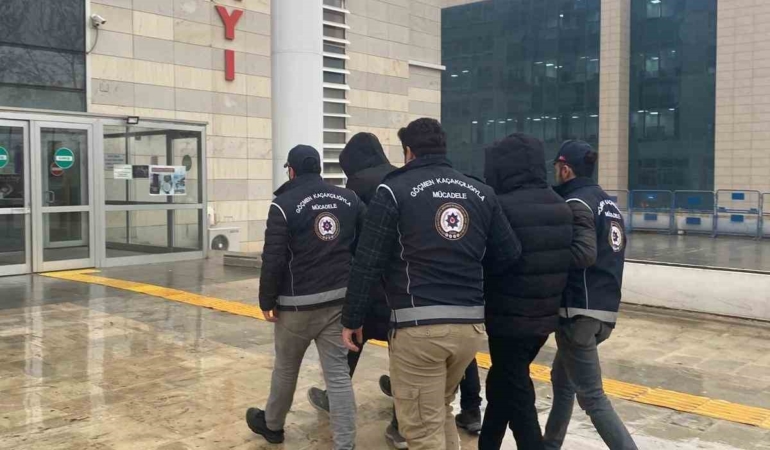 elazigda-gocmen-kacakciligi-operasyonunda-16-yabanci-uyruklu-yakalandi-VYnwjCJ9.jpg