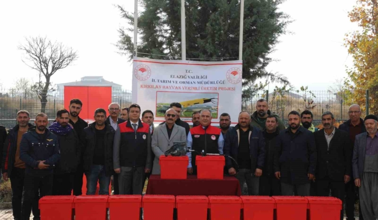 elazigda-hayvan-ureticilerine-yenilik-kirkim-makinesi-dagitimi-JHNia4U1.jpg