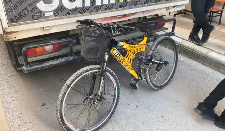elazigda-pikapla-carpisan-bisikletli-genc-yaralandi-8xlmmYZ8.jpg