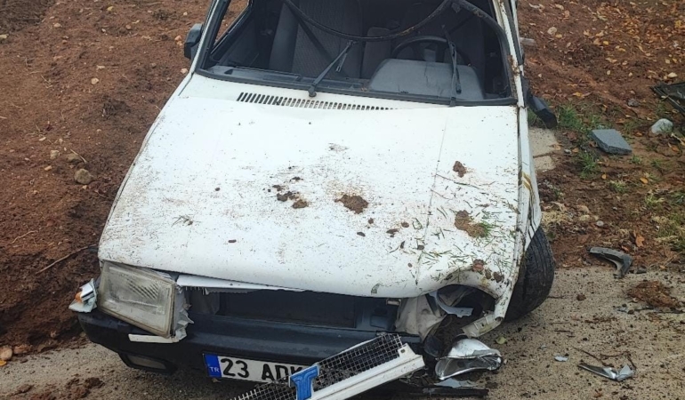 elazigda-takla-atan-otomobil-kazasi-surucu-yaralandi-7lQ58OdE.jpg
