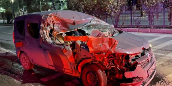 Elazığ’da Ticari Araç Temizlik Aracına Çarptı: 1 Kişi Yaralı