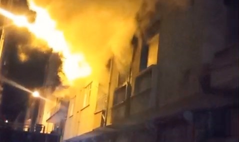 Elazığ’daki Metruk Binada Meydana Gelen Yangın