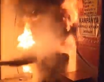 Elazığ’daki Yangında Esnafın Dayanışma Anı