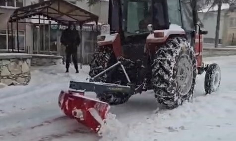 Elazığlı Vatandaşların Karla Mücadelede Ekiplere Destekleri