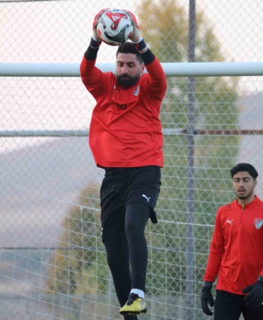 elazigsporda-kaleci-muammer-icin-yeni-bir-kulup-arayisi-basladi-iBwgvSL6.jpg