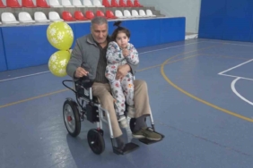 engelli-bireylere-20-akulu-sandalye-hediye-eden-hayirseverlerin-destegi-DkRXeJhw.jpg
