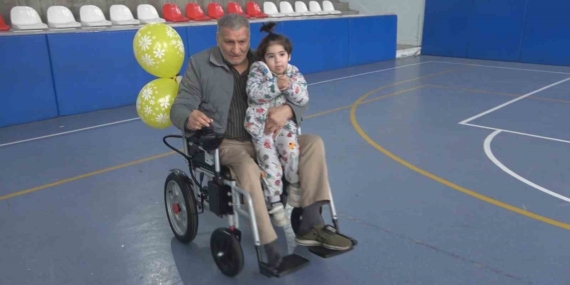 Engelli Bireylere 20 Akülü Sandalye Hediye Eden Hayırseverlerin Desteği