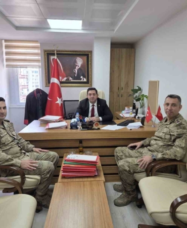ergani-sulh-ceza-hakimi-tosunoglu-tabur-ve-ilce-jandarma-komutani-ile-bir-araya-geldi-Q4cv5Rg3.jpg