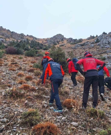 erzincanda-kayaliklarda-mahsur-kalan-11-kecinin-3-saatlik-kahraman-kurtulus-operasyonu-266uOWrB.jpg