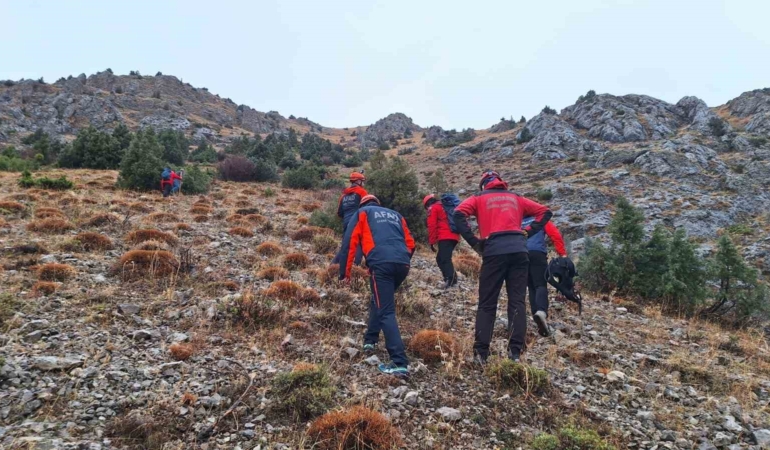 erzincanda-kayaliklarda-mahsur-kalan-11-kecinin-3-saatlik-kahraman-kurtulus-operasyonu-266uOWrB.jpg