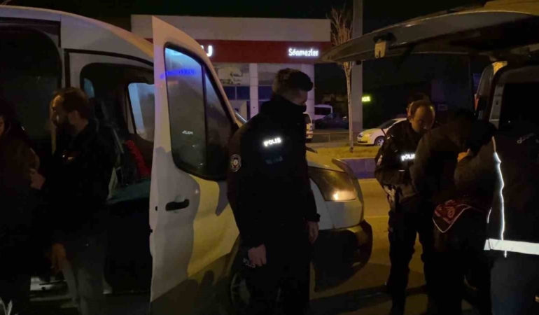 erzurumda-37-kacak-gocmen-ve-10-organizasyonele-sok-baskin-vSjZ7G6k.jpg