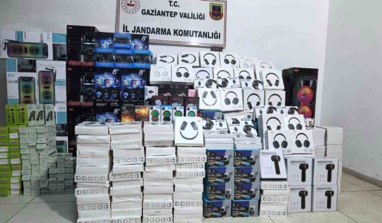 gaziantepte-15-milyon-tl-degerinde-kacak-elektronik-esya-operasyonu-gxnUG5nH.jpg