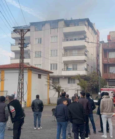 gaziantepte-4-katli-apartmanin-terasinda-meydana-gelen-alarm-verici-yangin-gOMU1MrY.jpg