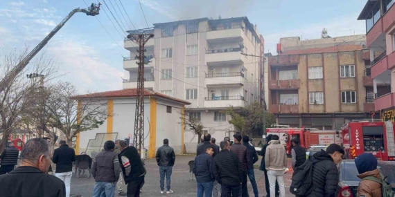 Gaziantep’te 4 Katlı Apartmanın Terasında Meydana Gelen Alarm Verici Yangın
